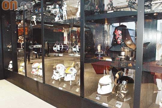 古天乐跟电影模型谈心 收集成痴公开展览【图】