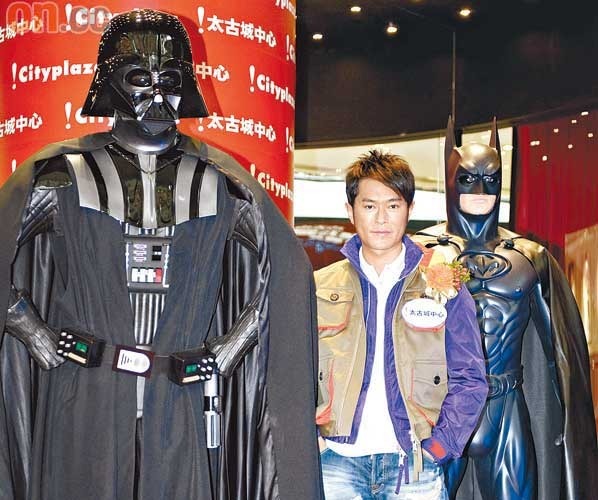 古天乐跟电影模型谈心 收集成痴公开展览【图】