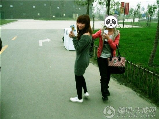 成都黑丝美女街拍第四期:别样校园风(组图)_新