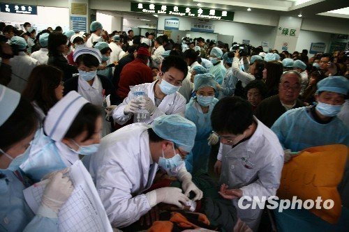 四川省人民医院急救大厅。中新社发 张浪 摄
