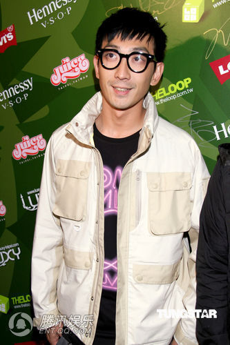 陈冠希台北开店六月全面复出 称不知lucas是谁【图】