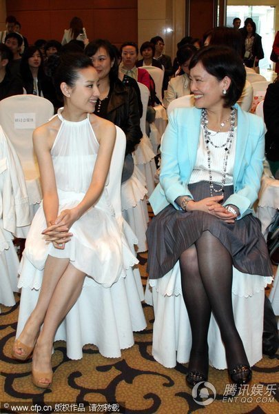 初为人母清纯依旧 董洁盛赞老公：他比我优秀【图】