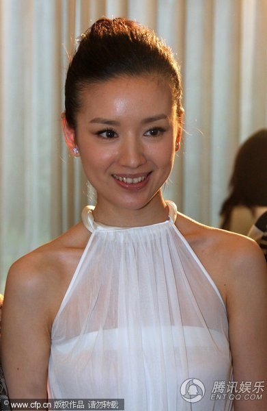 初为人母清纯依旧 董洁盛赞老公：他比我优秀【图】