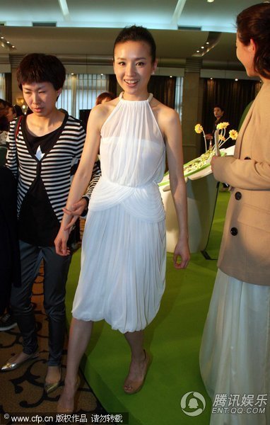 初为人母清纯依旧 董洁盛赞老公：他比我优秀【图】