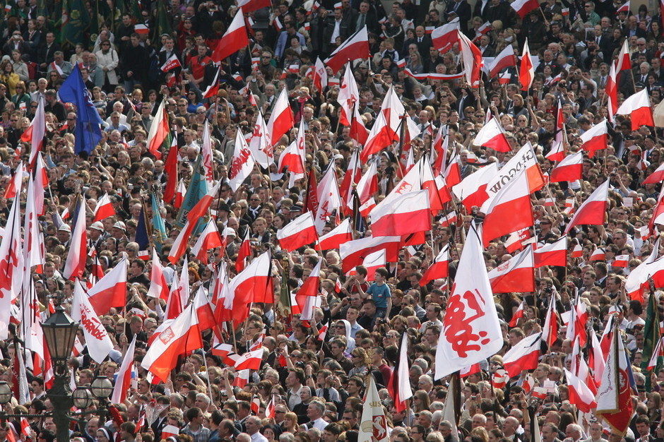 高清图:波兰总统夫妇葬礼正式举行