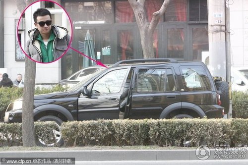 马伊琍文章驾百万豪车 冷眼旁观守门乞丐【图】