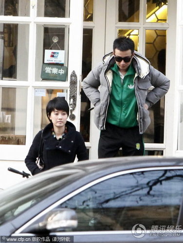 马伊琍文章驾百万豪车 冷眼旁观守门乞丐【图】