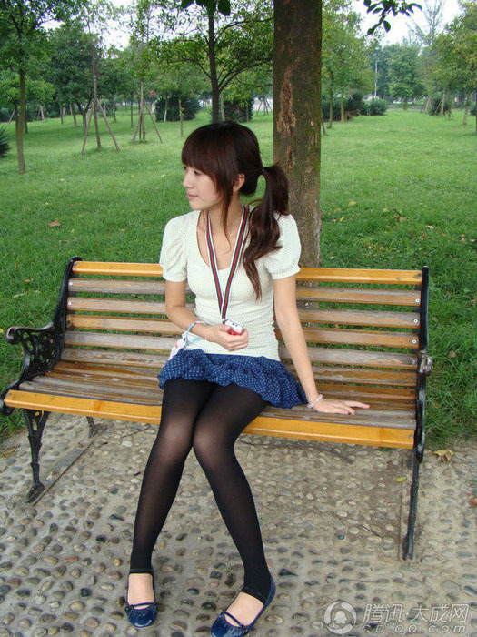 组图:四地街拍黑<em>丝袜</em>活动