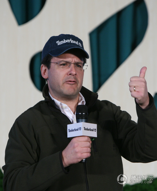 李冰冰冒雨种“玉树重生” 倡导环保生活【图】