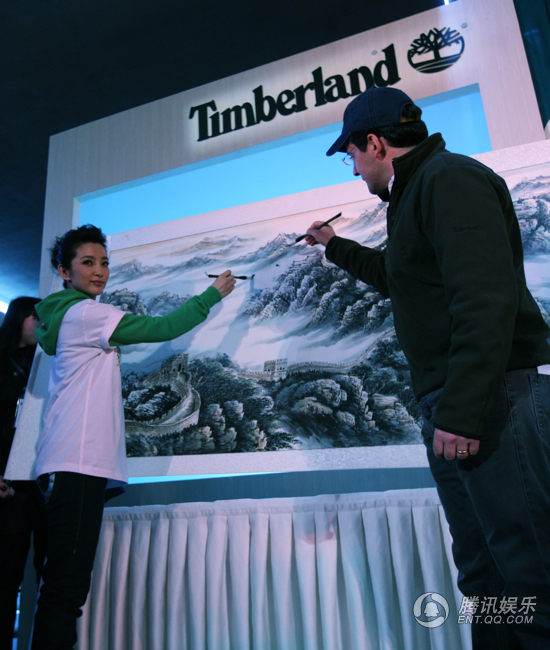 李冰冰冒雨种“玉树重生” 倡导环保生活【图】