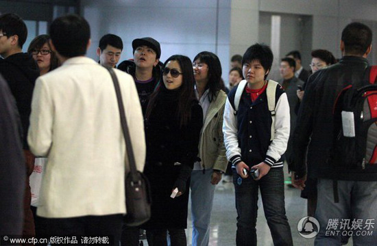 何洁高调现身上海 自组团队享受大牌待遇【图】