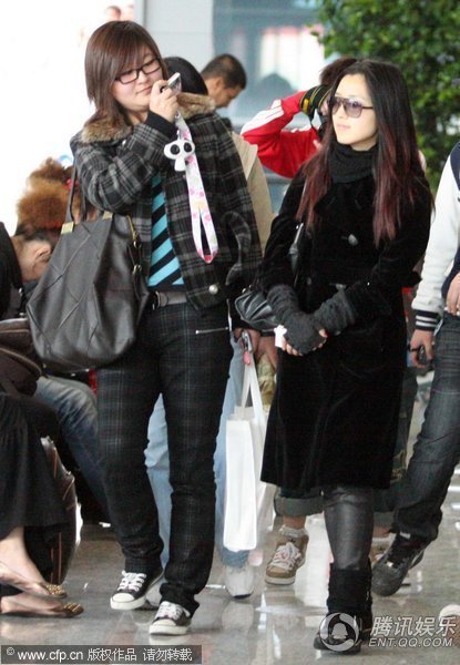 何洁高调现身上海 自组团队享受大牌待遇【图】