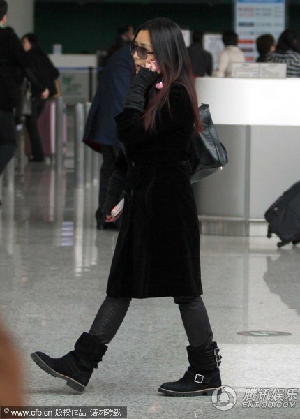 何洁高调现身上海 自组团队享受大牌待遇【图】
