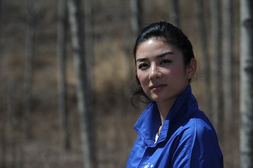 黄奕任“绿色出行大使” 植树414棵为玉树祈福【图】