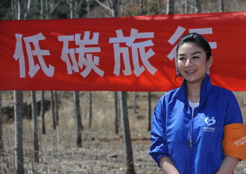 黄奕任“绿色出行大使” 植树414棵为玉树祈福【图】