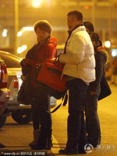 曹颖潮人造型送修电脑 老公王斑开车接送【图】