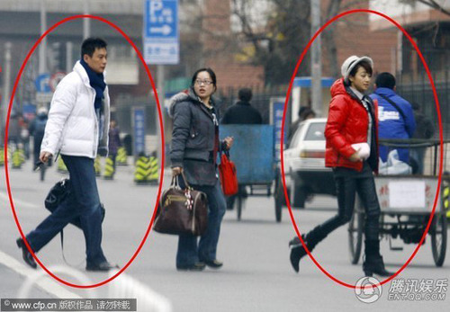 曹颖潮人造型送修电脑 老公王斑开车接送【图】