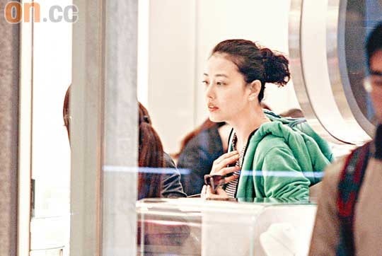 周海媚极速买金好事近 港女爱“国产”型男【图】