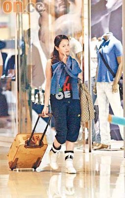 张柏芝临盆在即 姐姐戴碧芝代照顾lucas【图】