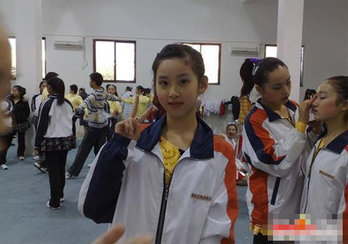 萌系少女超像周慧敏 <em>90后</em>校花奶茶<em>MM</em>网络蹿红