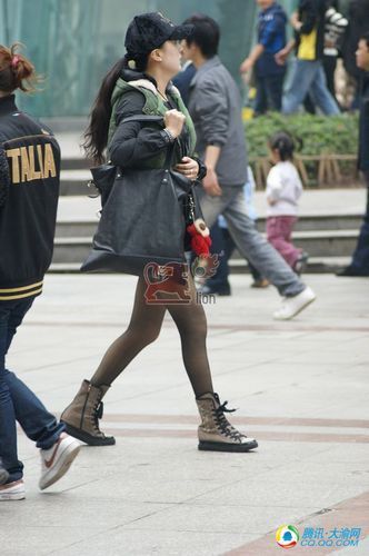 成都重庆西安武汉四地黑丝袜美女终极对决_新