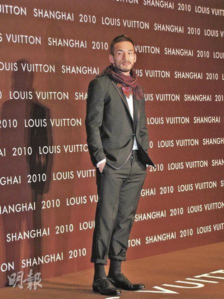 巩俐深v礼服艳压全场 范冰冰保守打扮最失色【图】