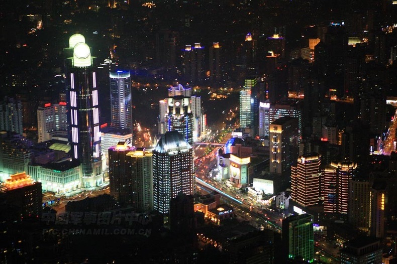 高清:航拍夜上海+都市里看全景世博园