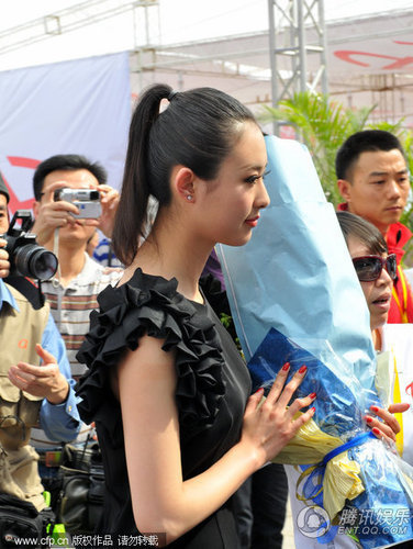 兽兽翟凌南昌现身做车模