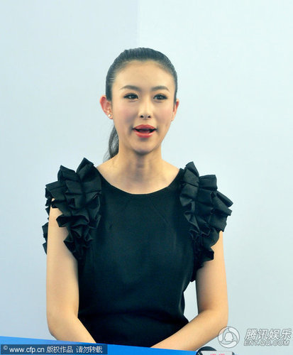 兽兽翟凌南昌现身做车模 引众人拍照围观_新