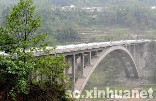 汶川市人口_汶川地震