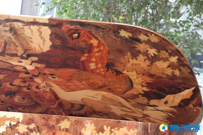 高清:世界最贵艺术钢琴惊艳亮相世博会