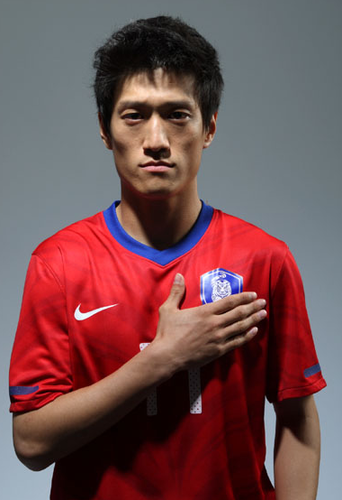 组图:韩国队新战袍曝光 虎皮纹设计创意十足