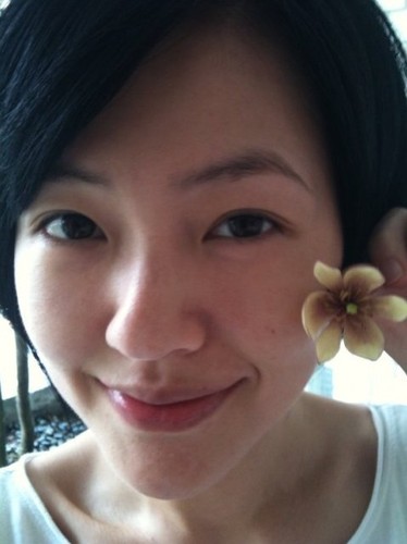 小s再秀宝贝女儿可爱照 母女大玩亲亲【图】