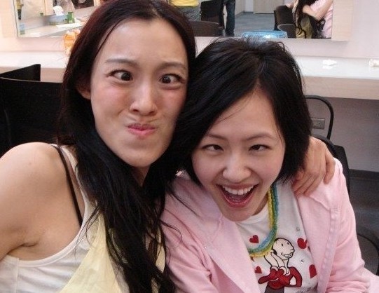 小s再秀宝贝女儿可爱照 母女大玩亲亲【图】