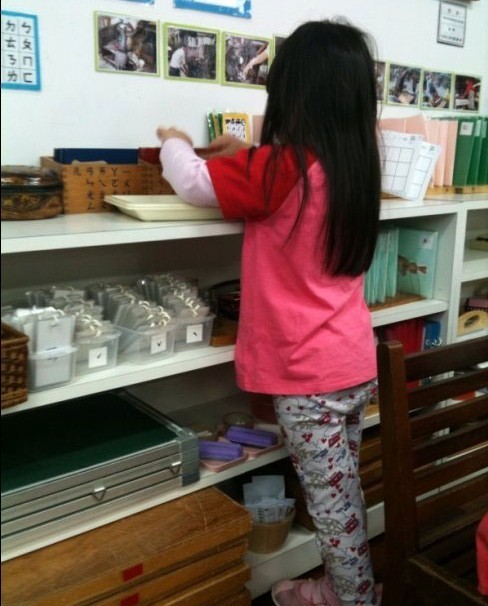 小s再秀宝贝女儿可爱照 母女大玩亲亲【图】