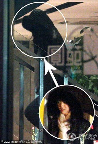 汤唯未获全面解禁 戴帽遮面出门低调诡秘【图】