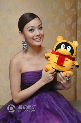 独家：容祖儿出席慈善晚宴 积极备战11月个唱【图】