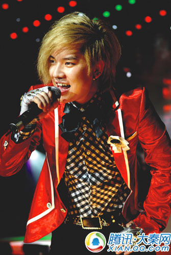 西安 快乐男声 火热海选 金翅鸟美女助威(图)