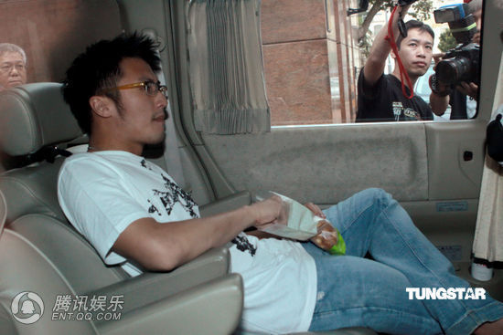 张柏芝寓所被媒体包围 谢霆锋闭口不提产期【图】