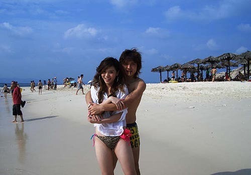 中国版小贝爱心射辣妹 <em>漂亮女友</em>见证汪嵩点杀