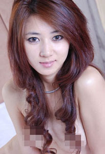 组图:闫凤娇再曝艳照现另一<em>裸女</em> 被节目封杀_