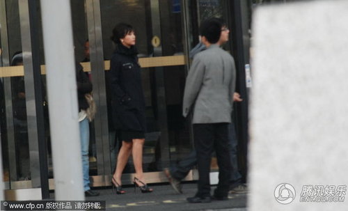 徐静蕾享特殊待遇 踩高跟鞋气质似女王【图】