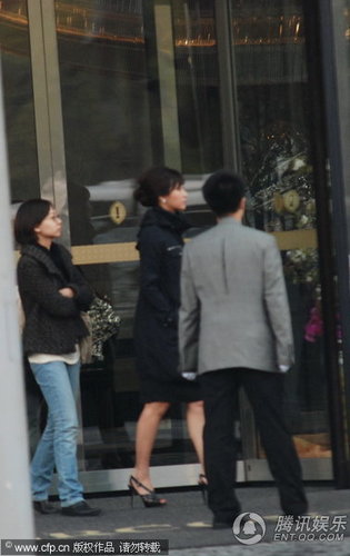 徐静蕾享特殊待遇 踩高跟鞋气质似女王【图】