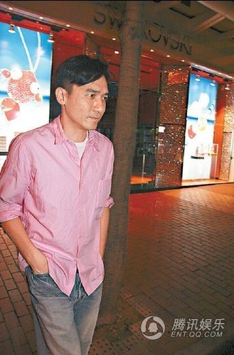 梁朝伟回港会张叔平 不答刘嘉玲是否怀孕【图】