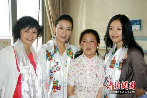章子怡再度向剧组请假 看望灾区藏族女孩卓玛【图】