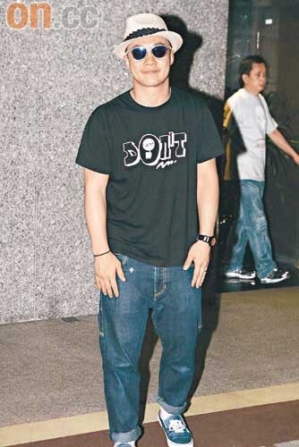 谢霆锋亮相低调仍抢风头 好男人形象身价倍增【图】