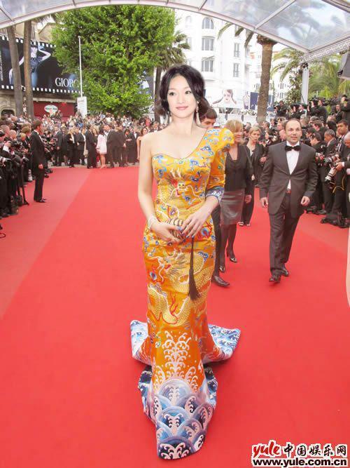 范冰冰的龙袍穿在<em>凤姐</em>和<em>芙蓉姐姐</em>身上是啥样