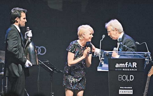 范冰冰“峰光”四射 戛纳行继续曝光抢镜【图】