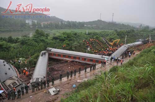 图集:江西发生列车脱线事故