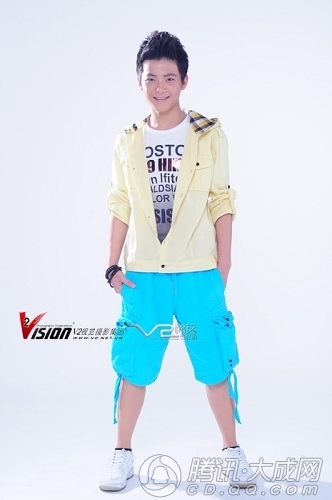 组图:成都众快男拍时尚写真 刘著扮妖娆小女人